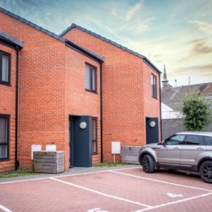Фотография гостевого дома 1 Bed House at Velvet Serviced Accommodation Swansea with Free Parking & WiFi - SA1