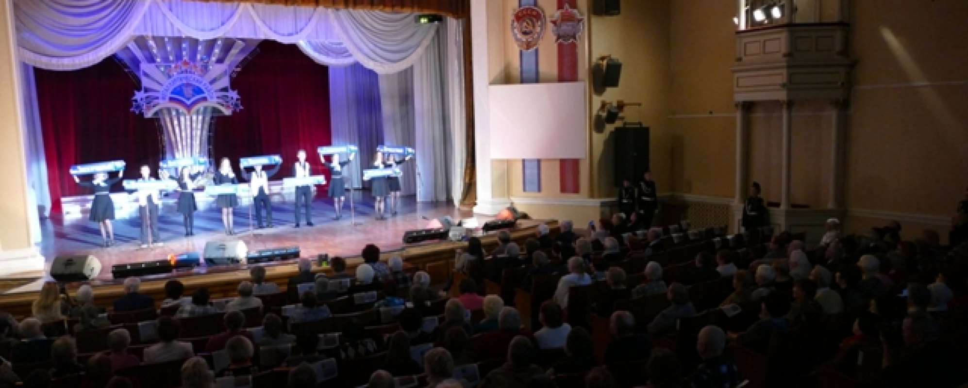 Фотографии концертного зала ДК ПАО ЧМК Театральный зал