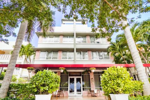 Фотография гостиницы Crest Hotel Suites