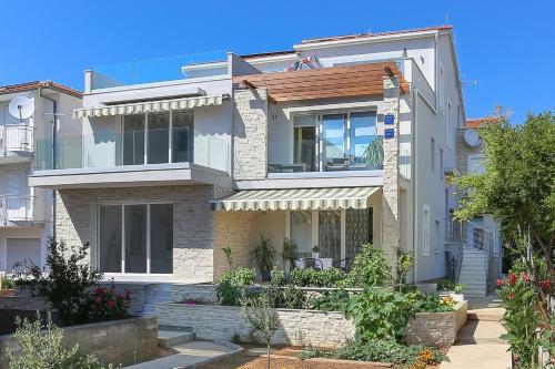 Фотография гостевого дома Apartments by the sea Tribunj, Vodice - 15233