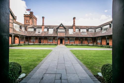 Фотография гостиницы The Pillar Hotel