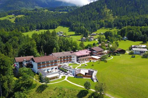 Фотография гостиницы Alm- & Wellnesshotel Alpenhof