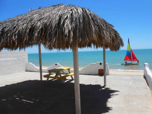 Фотография гостевого дома 6 &14 Equipped Beach House Seaside Hotel