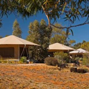 Фотографии базы отдыха 
            Squeakywindmill Boutique Tent B&B