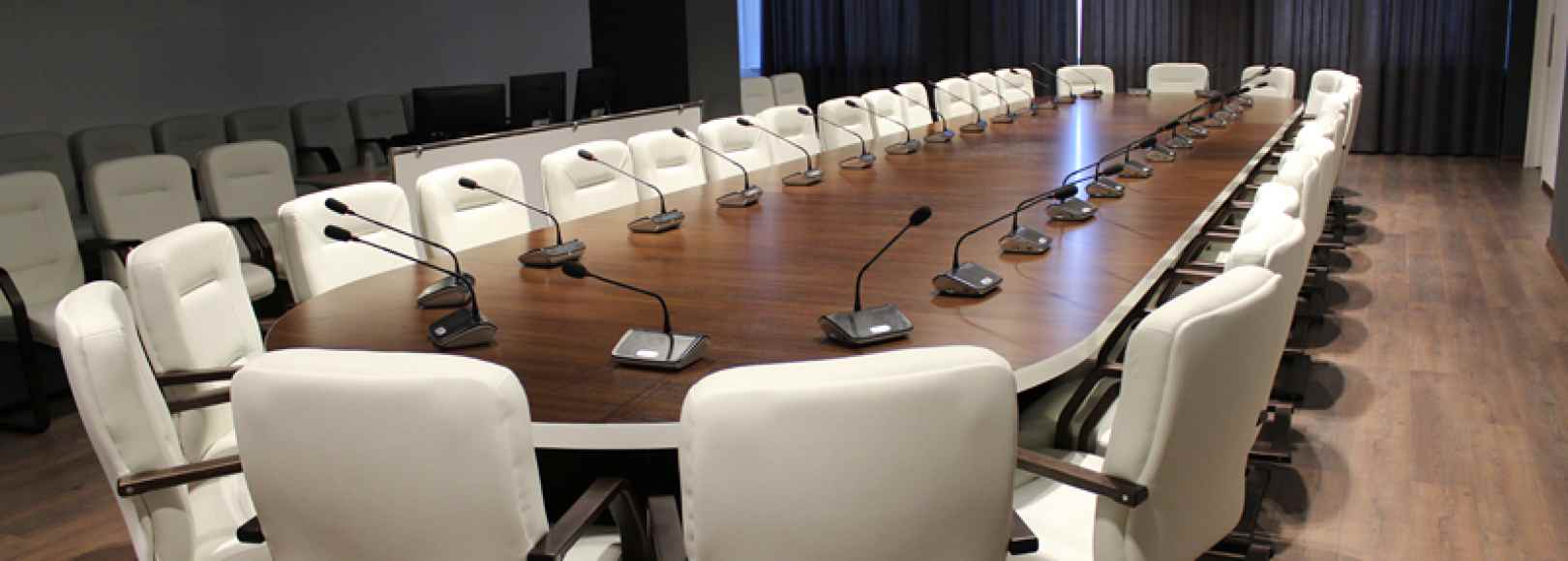 Фотография конференц-зала Мультимедийный зал РОУНБ имени Горького