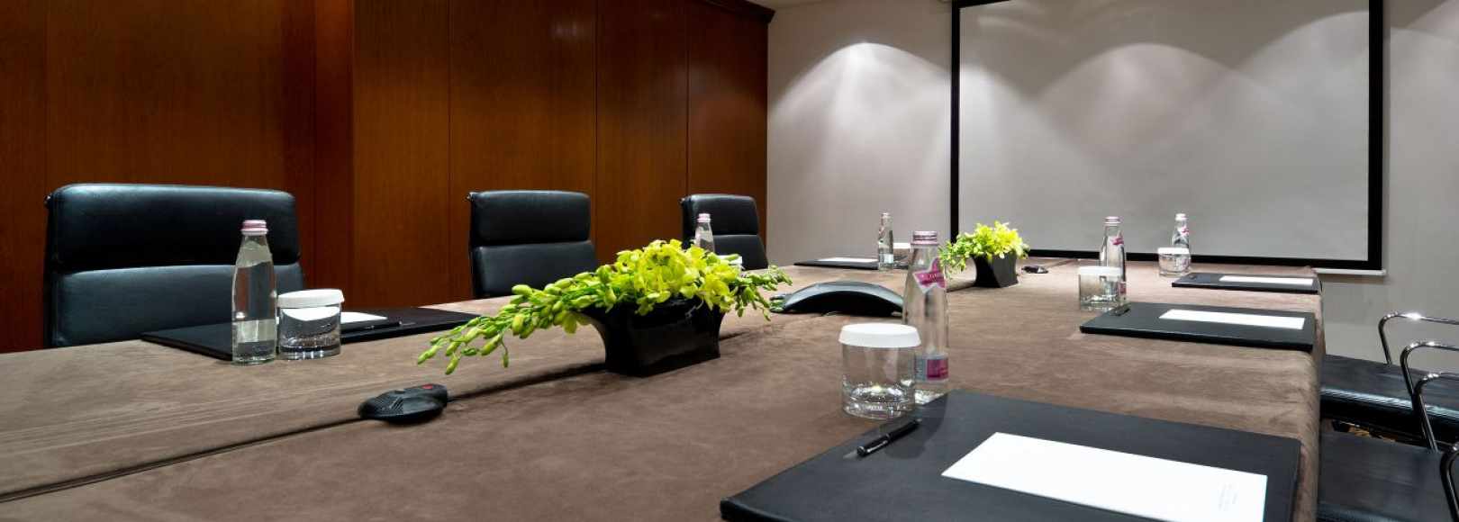 Фотография конференц-зала Алабян