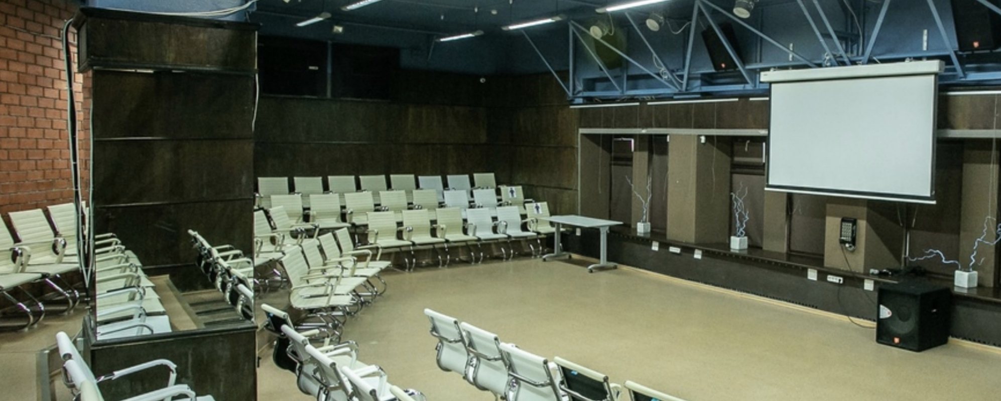 Фотографии конференц-зала Театральный зал НГОНБ