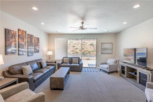 Фотография гостевого дома Poolside Paradise