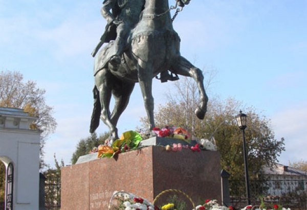 Фотография памятника Памятник кавалерист-девице Н.А. Дуровой