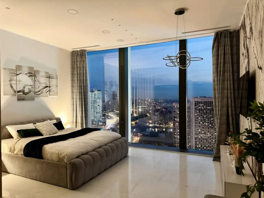 Фотография квартиры Апартаменты Sky City Moscow Уютная студия с подсветкой и Аэрохоккеем в Москва Сити! Закатная сторона!