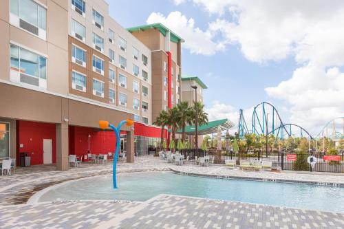 Фотография гостиницы Holiday Inn Express & Suites - Orlando At Seaworld, an IHG Hotel