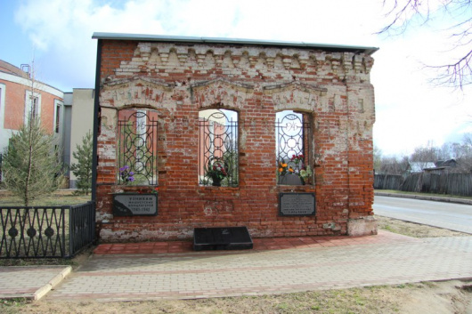 Фотографии достопримечательности 
            Мемориал узникам фашистских концлагерей