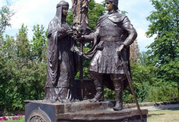 Фотография памятника Памятник Петру и Февронии Муромским