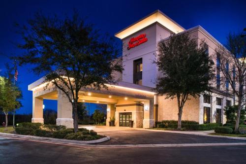 Фотография гостиницы Hampton Inn and Suites Schertz