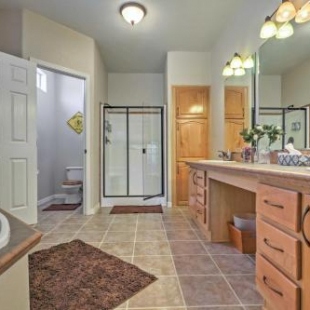 Фотография гостевого дома Beautiful Kanab Home with Yard - Walk to Restaurants