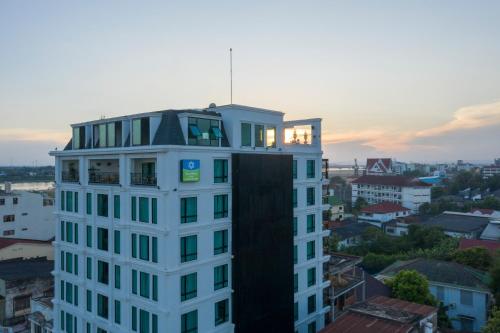 Фотография гостиницы SureStay Hotel by Best Western Vientiane