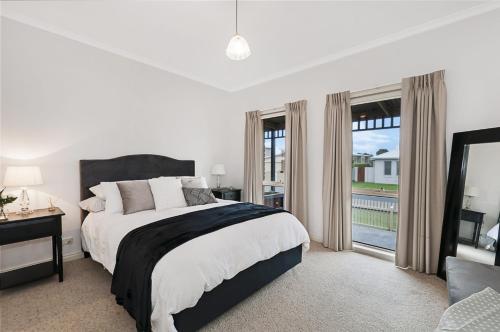 Фотография гостевого дома GUILDFORD COTTAGE