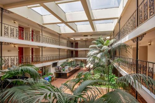 Фотография гостиницы Quality Suites Airport Wichita