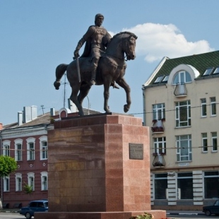 Фотография памятника Памятник князю Олегу Рязанскому на Соборной площади