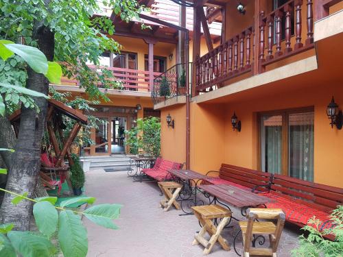 Фотография гостевого дома Pensiunea Casa Zarnesteana