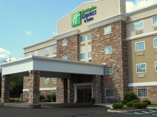 Фотография гостиницы Holiday Inn Express & Suites Carmel North – Westfield, an IHG Hotel