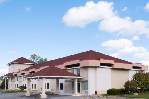 Фотография гостиницы Super 8 by Wyndham Batavia Darien Lake Theme Park