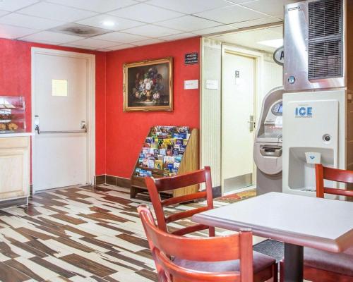 Фотография гостиницы Days Inn by Wyndham Jersey City