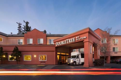 Фотография гостиницы DoubleTree by Hilton Portland Tigard