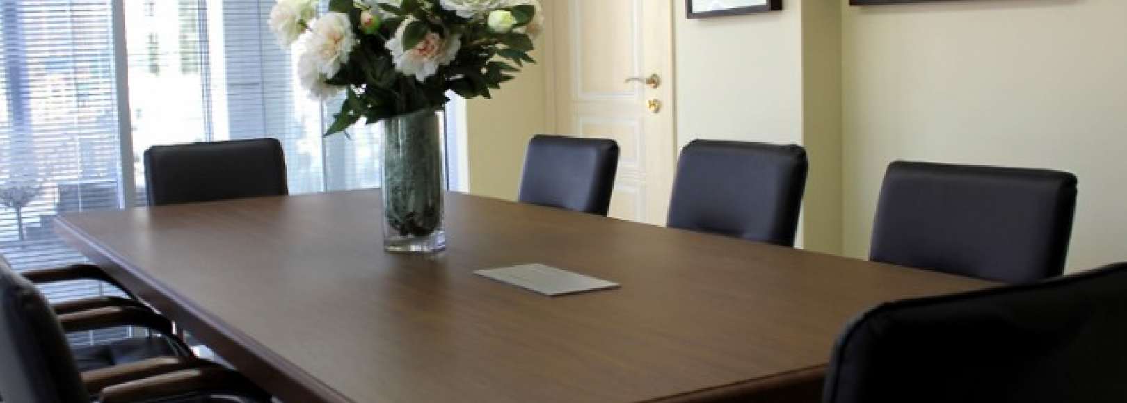 Фотография комнаты для переговоров Гермес