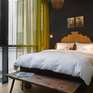 Фотографии гостиницы 
            25hours Hotel The Royal Bavarian