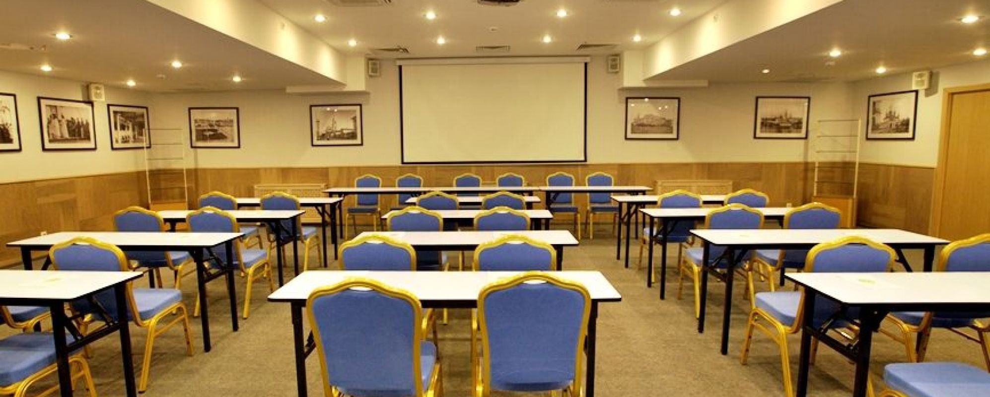 Фотографии конференц-зала
Конференц-зал (в гостинице)