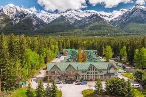 Фотография гостиницы Banff National Park Wood lodge