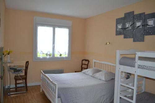 Фотография мини отеля Chambre d'hôtes la ville en bois