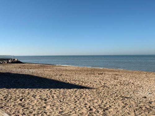 Фотография апарт отеля Villa Oiseau Bleu proche de la plage et de Deauville