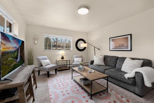 Фотография гостевого дома Stylish condo in the heart of Old Town