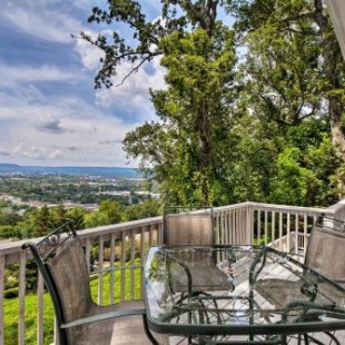 Фотография гостевого дома Upscale Chattanooga Home on Missionary Ridge!