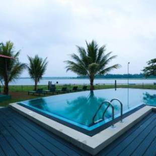 Фотографии гостиницы 
            Pharo Lake