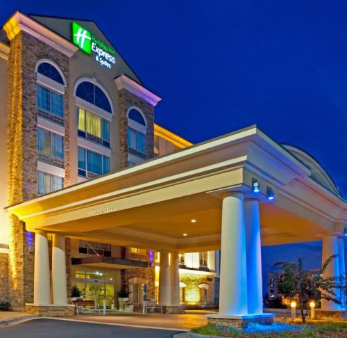 Фотография гостиницы Holiday Inn Express & Suites Columbus at Northlake, an IHG Hotel