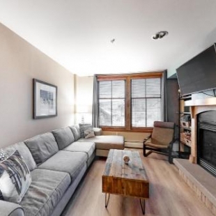 Фотография гостевого дома Ski In-Out Zephyr Mountain Lodge