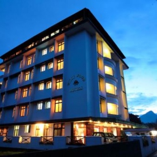 Фотография гостиницы Westwood Riverside