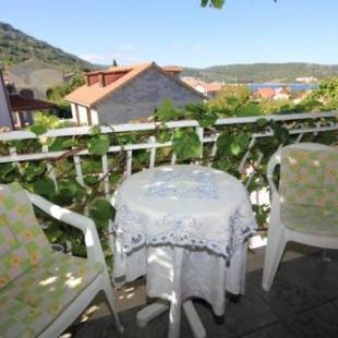 Фотографии гостевого дома
Apartments with a parking space Vis - 2476