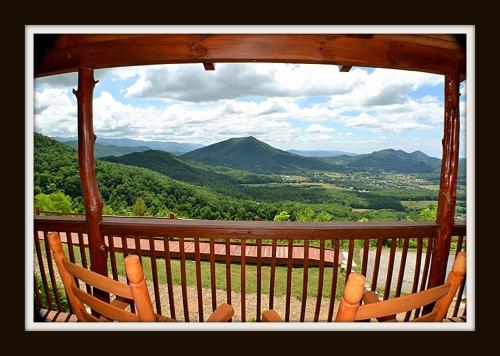 Фотография гостевого дома Awestruck Cabin