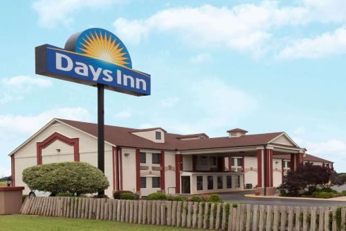 Фотография гостиницы Days Inn by Wyndham Shawnee