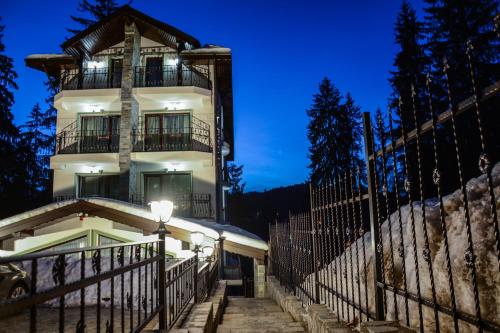 Фотография гостевого дома Pensiunea Hilltop