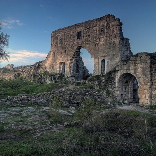 Фотография достопримечательности Пещерный город Мангуп-Кале