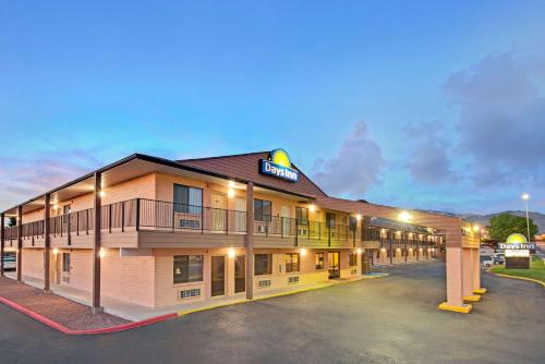 Фотография гостиницы Days Inn by Wyndham East Albuquerque