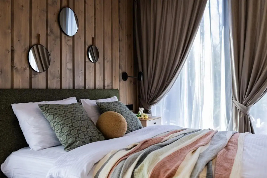 Фотография Коттеджа Пaноpaмный дом в хвойнoм лесу с сaуной