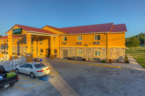 Фотография гостиницы Quality Inn Fort Payne I-59 exit 222