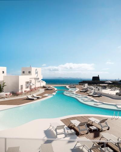 Фотография гостиницы La Cala Suites Hotel - Adults Only