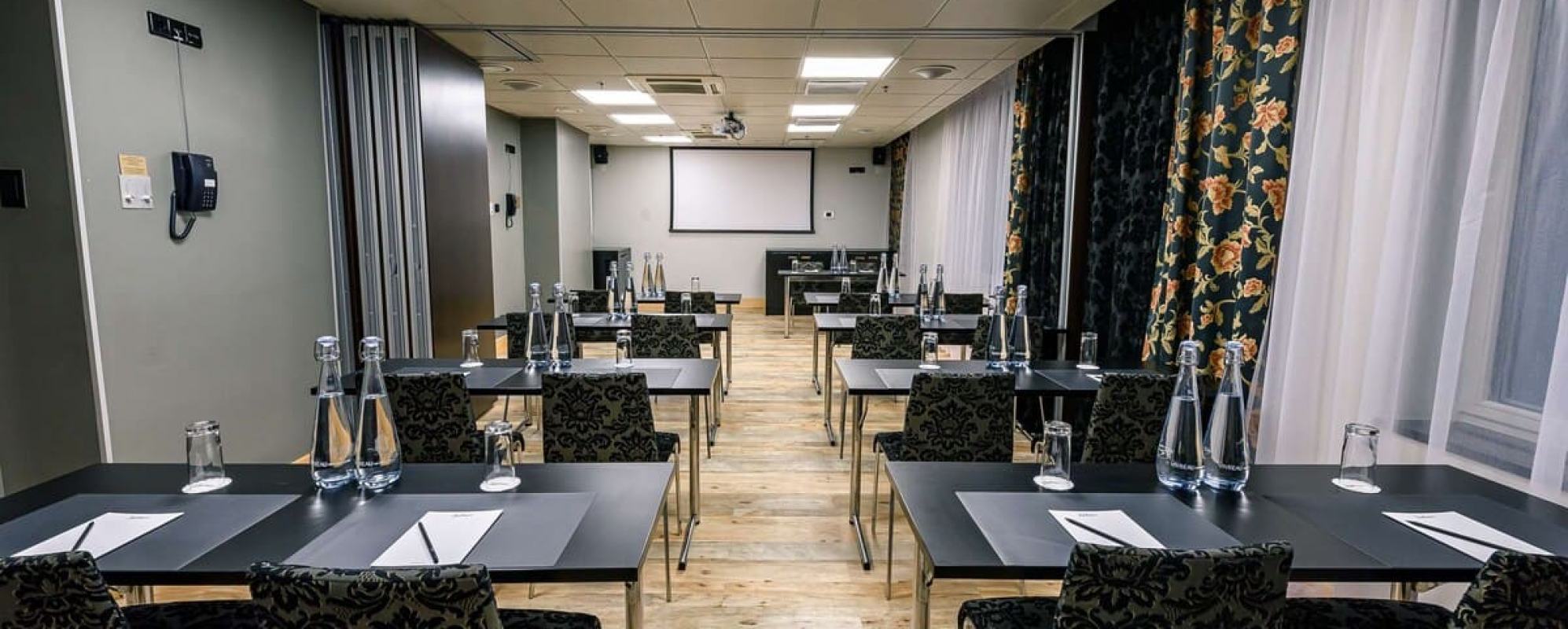 Фотографии конференц-зала Зал Chapters